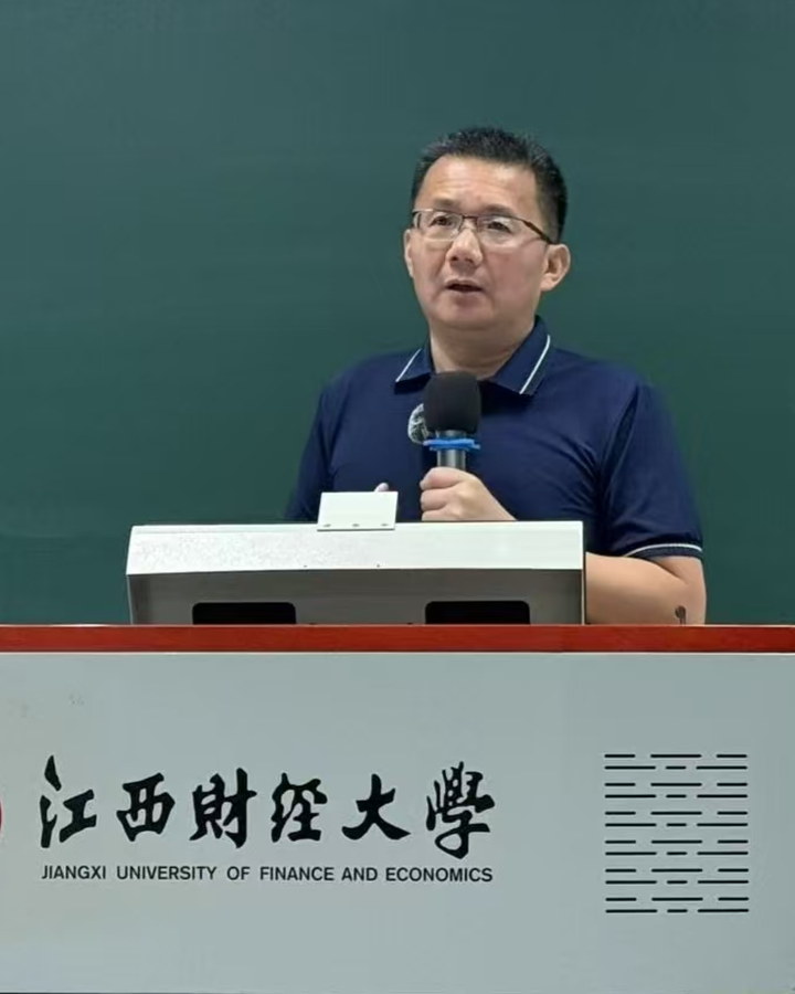 胡美文，落地引擎创始人、首席企业 AI 教练